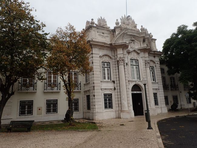 良く分からずに入ってしまった軍事博物館、この辺りには○○博物館ってのがいっぱいある。<br />3ユーロも払ったんだよ。