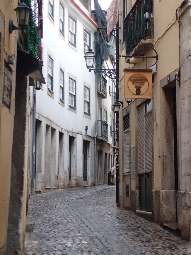 路地にも入ってみる