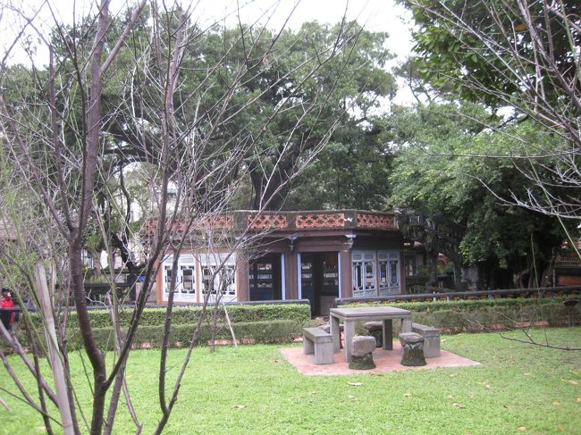 向こうは月見をする場所らしい。