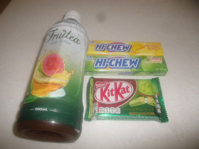 適当にこんなものを買っておきます。<br /><br />大体、私のような貧乏人は、飴ちゃん舐めて空腹をごまかす、なんてことをよくしていますので…(-_-;)。