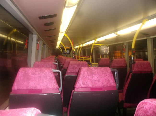 バス車内はこんな感じ。<br /><br />香港では普通に二階建てバスに乗れるのが良いですね。