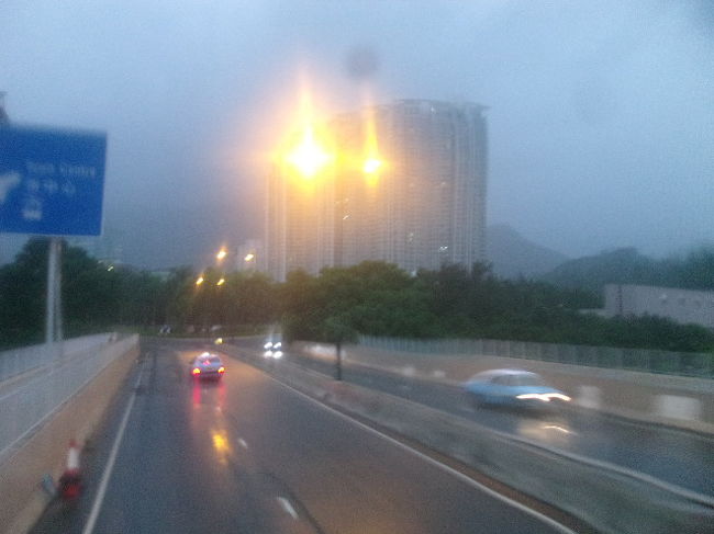 でもこの日の問題はお天気です。<br /><br />ずっと雨模様の予報、ということで、当然テンションも上がりません…。