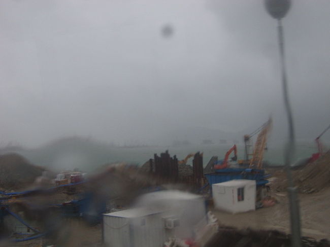 この界隈、工事中の箇所も目立っていますね。<br /><br />土地の限られている香港の中では、貴重なエリアなんでしょうね。