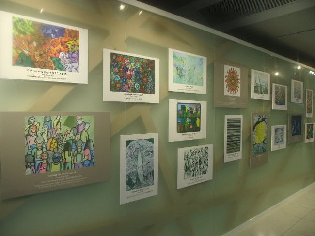 出発階のフロアではこんな展示が続いていました。