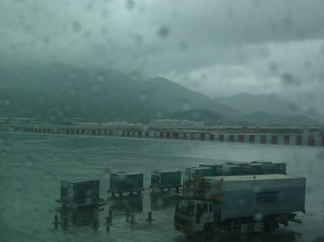 お天気は相変わらずの雨模様。