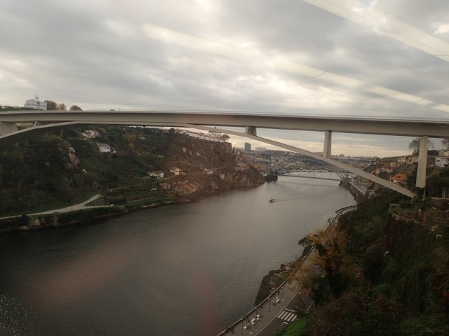 川を渡ることなしに直ぐにトンネルに入った