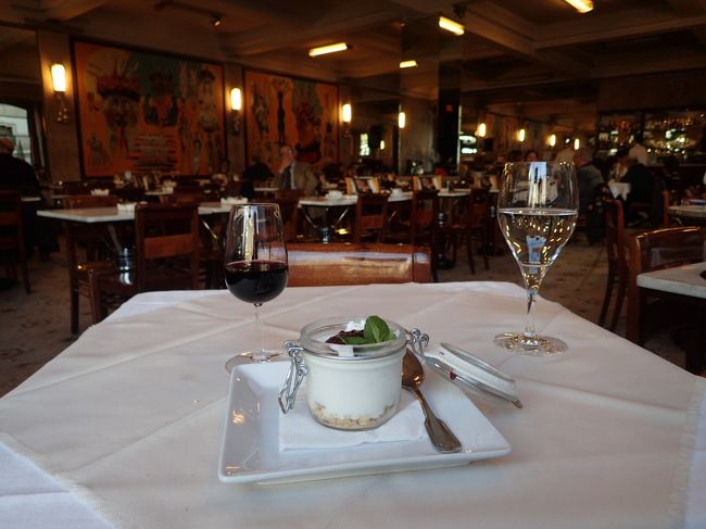 デザートにチーズケーキとポートワインのセットを頼んだ。<br />これがお酒の呑めないGONTARAには効いた。<br />部屋に戻って眠ってしまった。