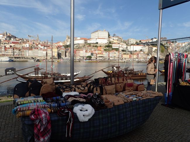 土産物の露店も沢山出ている