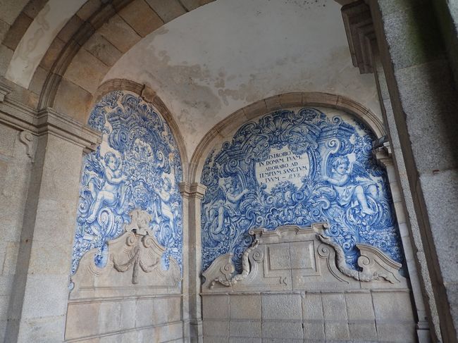 カテドラルにも素晴らしいアズレージョが施されていました。