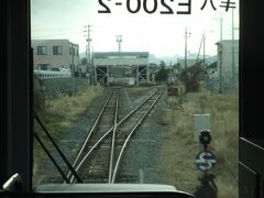 佐久平駅ができた関係で、このあたりの駅間距離はやたら短い。
出発してすぐに岩村田駅に着く。