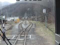 信濃川上駅。
高原野菜で有名な川上村の中心駅。
ただし町の中心からは少し外れている。