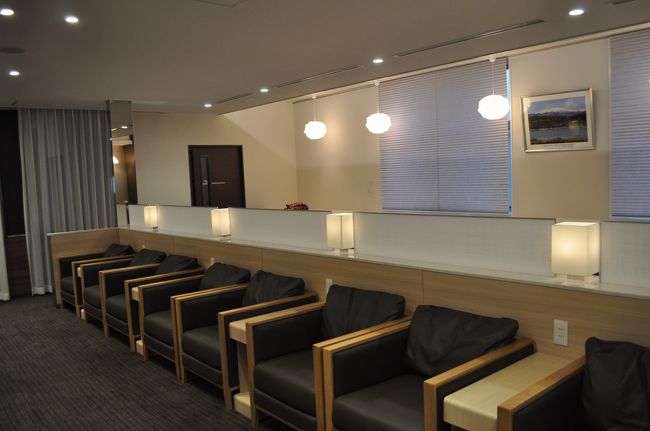 　中の様子です。<br />　私が入ったときは、羽田行きのお客さんがいましたが、7時30分近くになると、私一人になりました。