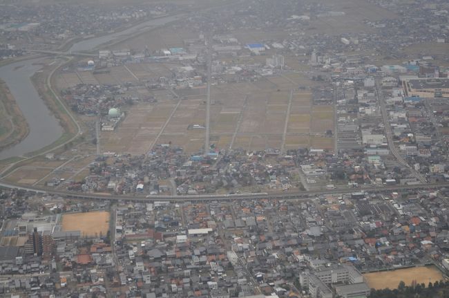 　ちょうど北陸本線の電車が見えました。<br />　小松駅通過の「サンダーバード10号」かと思います。