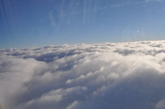 　雲の上に出ました。