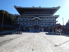 恐竜博物館から４km、越前大仏清大寺。
広大な境内だが、人はあまり多くない。