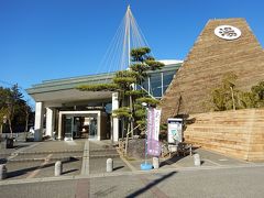 あわら温泉街には高級な宿が多いが、こちらのセントピアあわらは銭湯間隔で地元の人が訪れる。
泉質は弱アルカリ性で癖がなくて長時間入っていても疲れない。