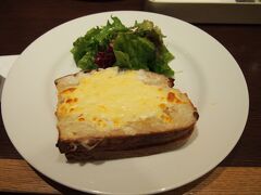 前夜、ガイドブックで見つけたモーニング。これは絶対食べたいといったのが進々堂。
京都では当たり前にあるパン屋さんのようですね。

クロックムッシュ。

朝からちゃんと美味しいものを食べる幸せ。