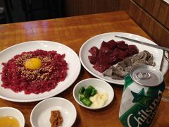 日本で見られなくなったユッケとレバ刺し
ソウルではまだまだ普通に食べられる

レバ刺しセンマイセット＋ユッケで2,000円ぐらい
