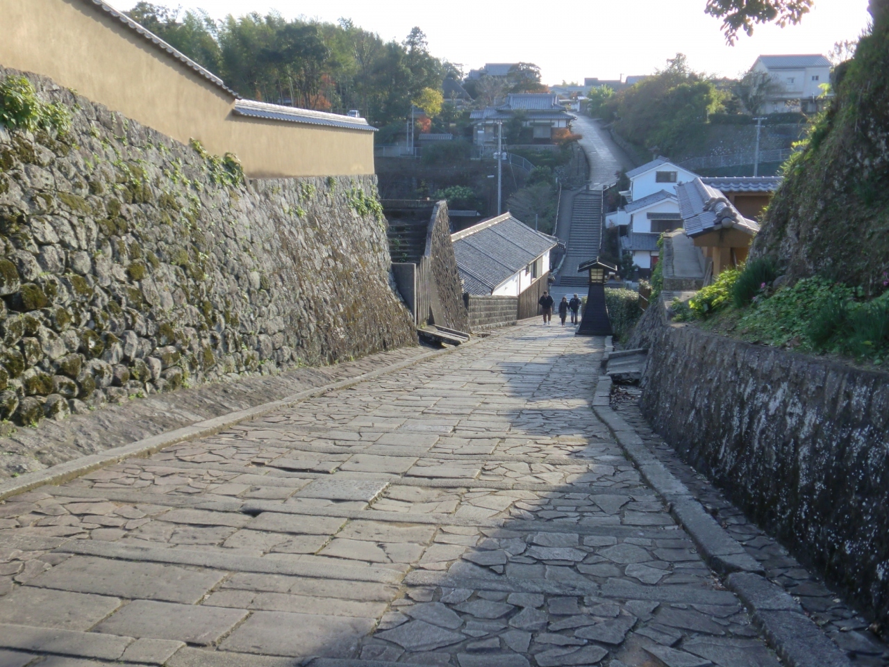 酢屋の坂です。

武家屋敷から商人の町に向かう坂です。
