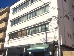 出羽一門本家の出羽海部屋
相撲界では名門だが質素な印象の建物。