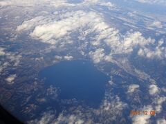 田沢湖　上空。