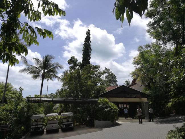 トンサイベイのホテル入口全景です。<br />敷地は広いのでカート移動が基本です。<br />しかし、部屋からビーチへは歩いていった方が近いです。<br />