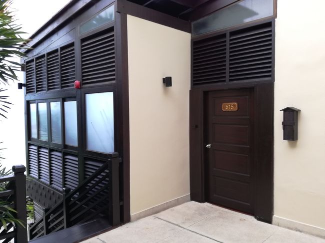 また扉があります。<br />ここから部屋ですね。