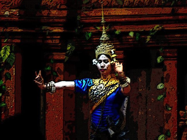 これは「メカラダンス」でしょうか。ピンボケがひどいため、イラスト風になっています。