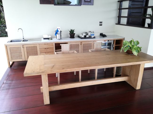 ドリンクコーナー。<br />部屋に冷蔵庫はなく、テラスにあります。<br />ここは良いスペースでしたね！