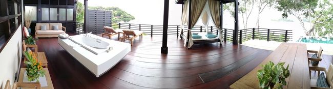 部屋と同じで広すぎて写真に収まらないので、パノラマ写真。<br />でも、よくわからないかな。