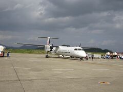 石垣空港に到着。すぐに与那国行きに乗継ぎます。

新型DHC8－Q400CCですね！
