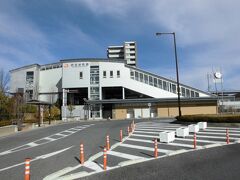 野田新町（のだしんまち）駅



該駅は、平成１９年（２００７年）３月１８日開業である。
該区間開通時に於ける中間停車場設置に鑑み、当時人口が一番多い野田村付近が最有力候補とされたが、現実には有力者が存在した現安城駅に決定し、その後も駅設置に関する請願が数回行われたが、該駅設置が実現したのは平成に入ってから。
http://railway.jr-central.co.jp/station-guide/tokai/noda-shimmachi/index.html