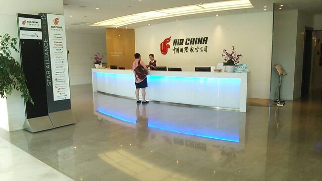 中はとても広いラウンジでした。