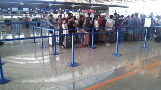 ＡＮＡは朝一便でチャックインカウンターはまだ空いてる時間じゃなく<br /><br /> エコはすごい並んでいた。