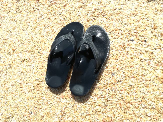 さて、クチコミで多いプライベートピーチの砂。<br />こんな感じです。<br />ジャリジャリとした大きさです。<br />サラサラ砂浜をお望みのかたは他のホテルへどうぞ。