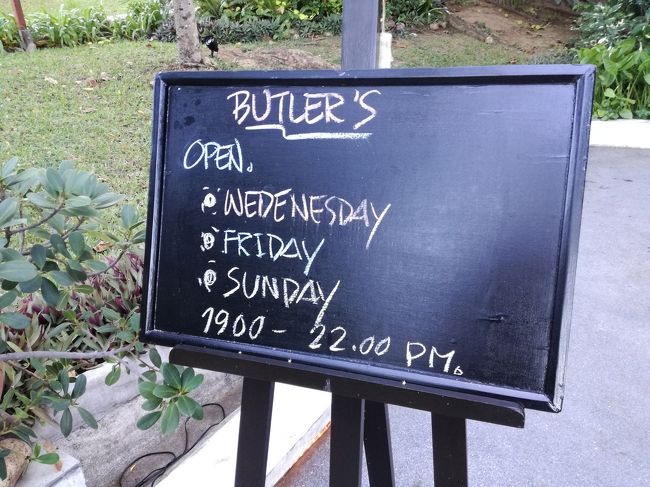 水金土の19時からの営業です。<br />この看板はオープンの時だけ出されるようです。普段は出ていません。