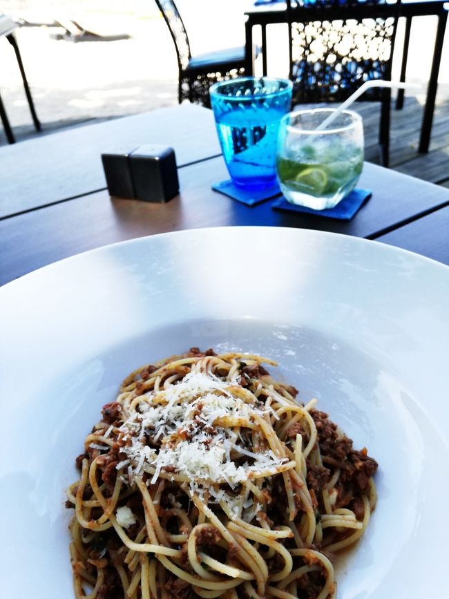 小腹がすいたので、ミートソースパスタ。普通に美味しい。