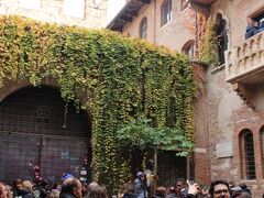 ジュリエットの家です。

たくさんの人が訪れていました。