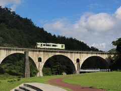 めがね橋
正式名称は「宮守川橋梁」で、釜石線の鉄道用アーチ橋
宮沢賢治の「銀河鉄道の夜」のここがモチーフにもなったと言われています。