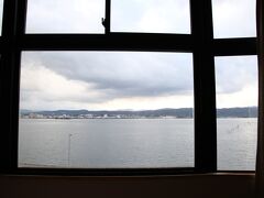 部屋は３階で窓からは宍道湖が観えます。