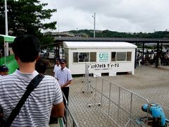 0910 壱岐郷ノ浦港に着く　朝一便に乗る人がたくさん待っていた．