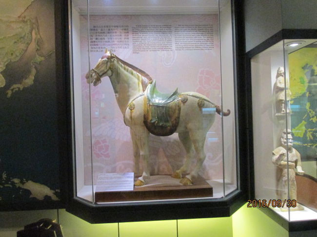 三彩馬ではないが、立派な陶器だ。