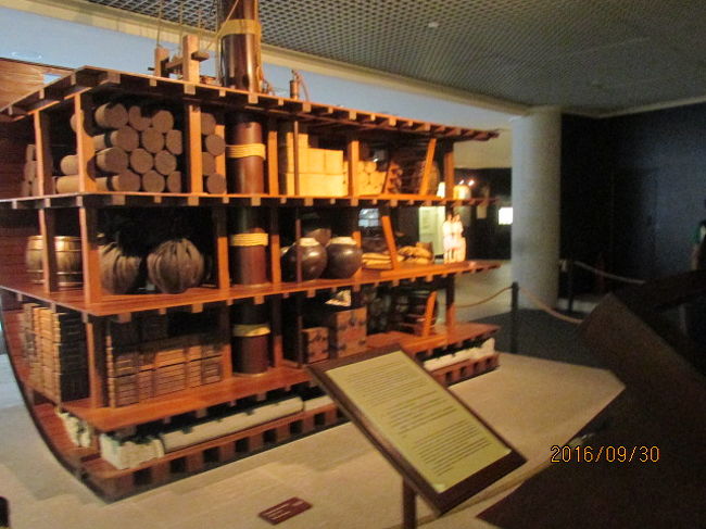 家庭の中の調度品。台所での容器類だ。