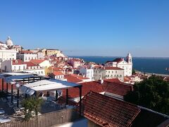 市電でアルファマ地区へ。

この景色が見えて思わず途中下車。

ええ、迷子になりました。
お城に行きたかったのですが、全然違うし。
諦めました笑

可愛い町でした。