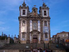 サント・イルデフォンソ教会

ちょっとした広場？のそばに。