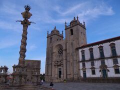 歩いて歩いて。

大聖堂。

坂道上がってるから疲れる疲れる。
ってか暑い。

目の前の広場で地元の子供がサッカー中。
さすがポルトガル？