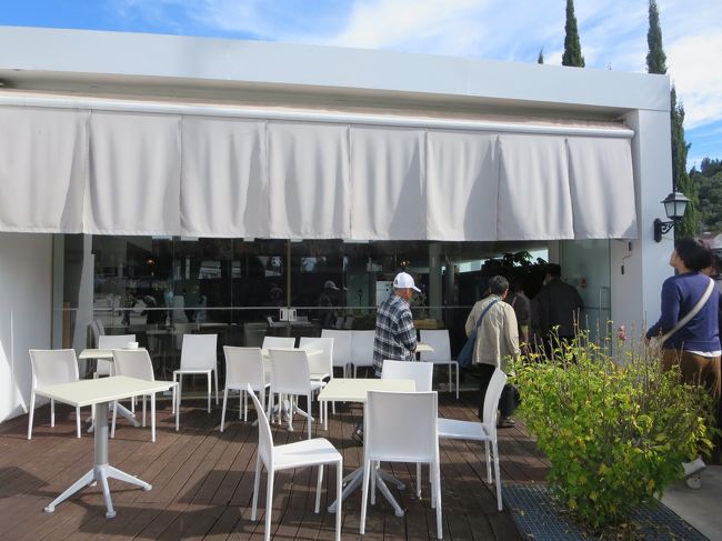 中に入っていくと、私たちだけでした（あとから、御客さんが続々来られてました）。