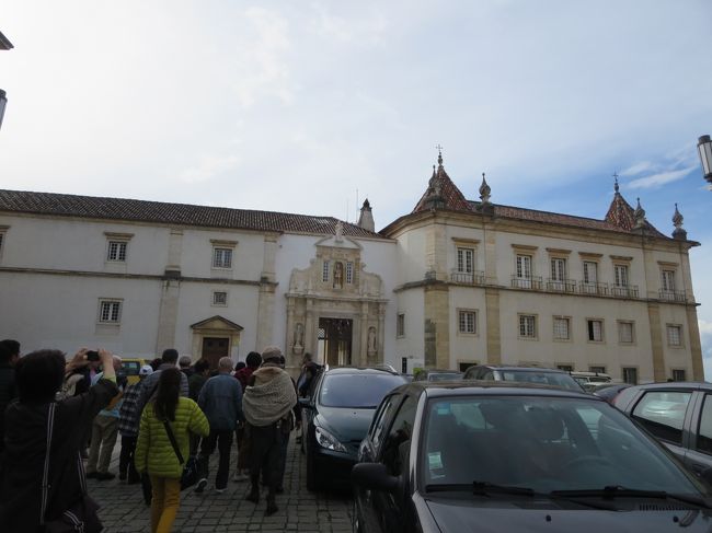 ちょこっと歩いて、旧大学にやってきました。