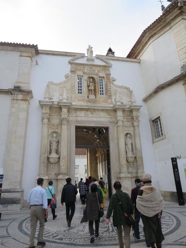 では、旧大学への入口「鉄の門」を入っていきましょう！