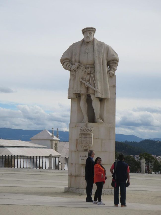 ジョアン３世さんの像です。